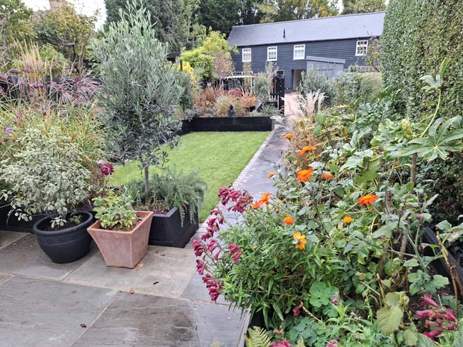 Long garden design bedfordshire