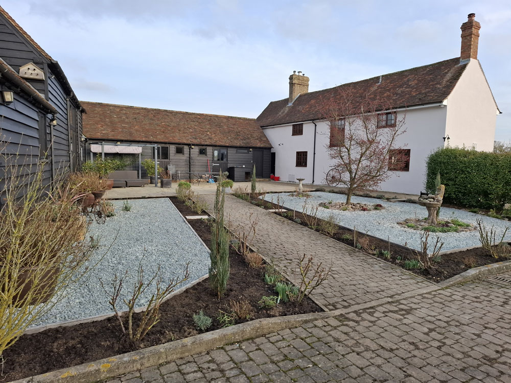 Slate courtyard and rose avenue